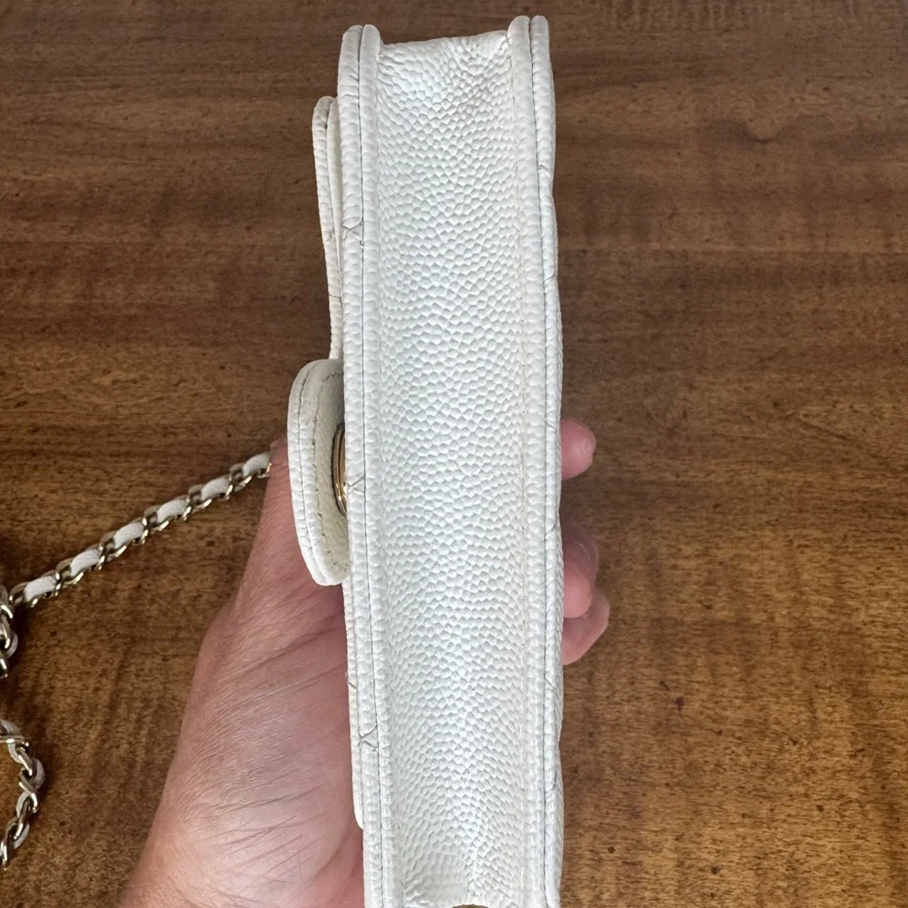 CHANEL White Caviar Leather cardholder on chain - Picture 11 of 15